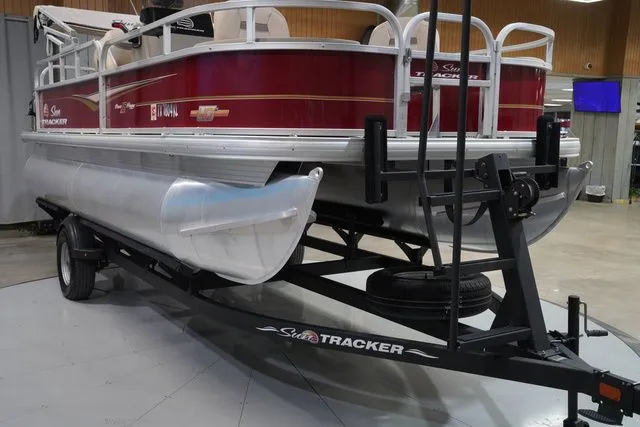 Slide: The Image of Sun Tracker Bass Buggy 18 DLX 2023 - 4