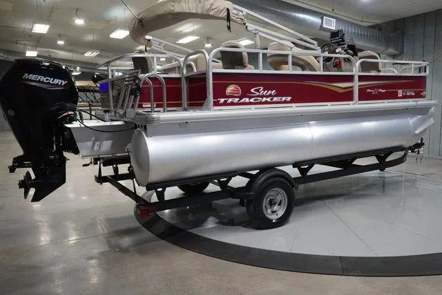 Slide: The Image of Sun Tracker Bass Buggy 18 DLX 2023 - 6