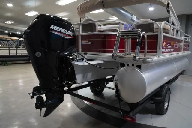 Slide: The Image of Sun Tracker Bass Buggy 18 DLX 2023 - 7