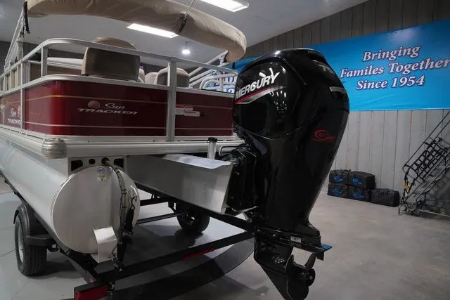 Slide: The Image of Sun Tracker Bass Buggy 18 DLX 2023 - 8