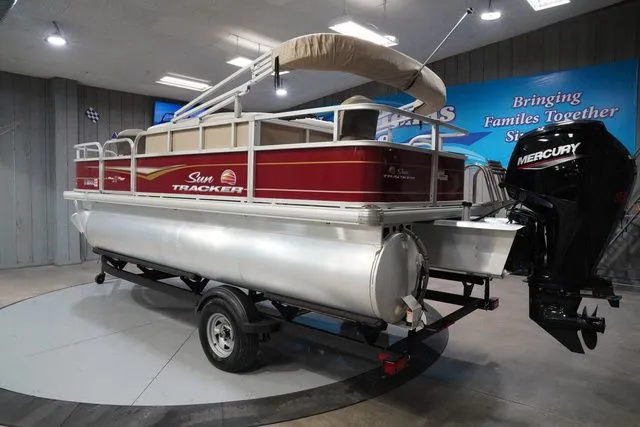 Slide: The Image of Sun Tracker Bass Buggy 18 DLX 2023 - 9