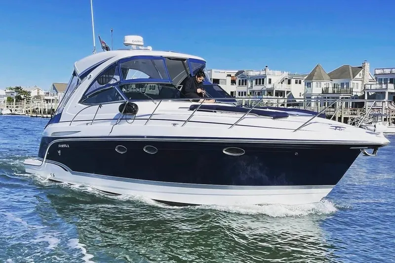The Image of 2008 Formula 34 Performance Cruiser on water near waterfront homes. - 0