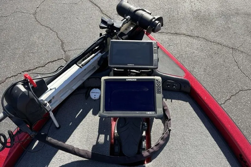 Slide: The Image of Minn Kota i-Pilot trolling motor on 2017 Phoenix 919 ProXP boat. - 11