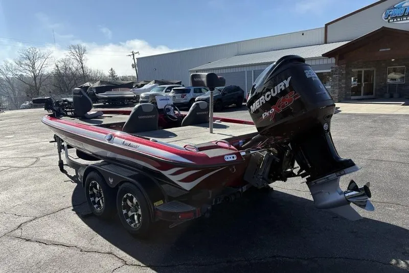 Slide: The Image of Red and gray seat on 2017 Phoenix 919 ProXP boat deck. - 7