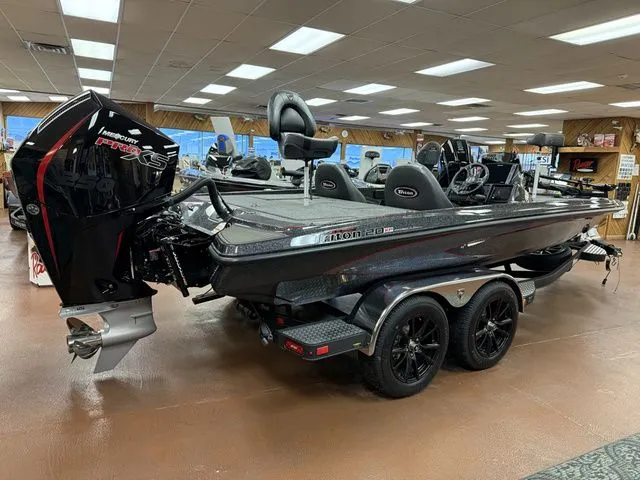 Slide: The Image of Triton 20XP Patriot 2026 - 3