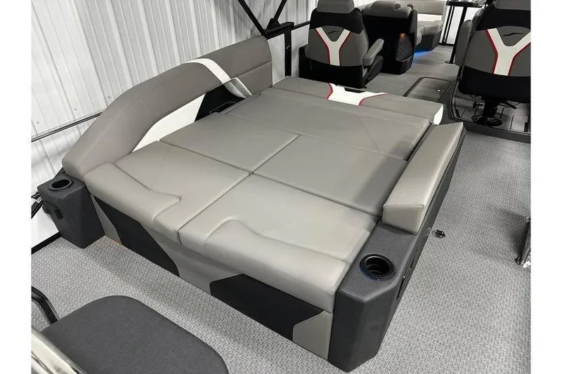 Slide: The Image of 2026 Evotti 723CS boat interior with convertible seating and modern design. - 44