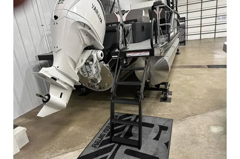 Slide: The Image of 2026 Evotti 723CS boat with Yamaha engine in a showroom, featuring a boarding ladder. - 57