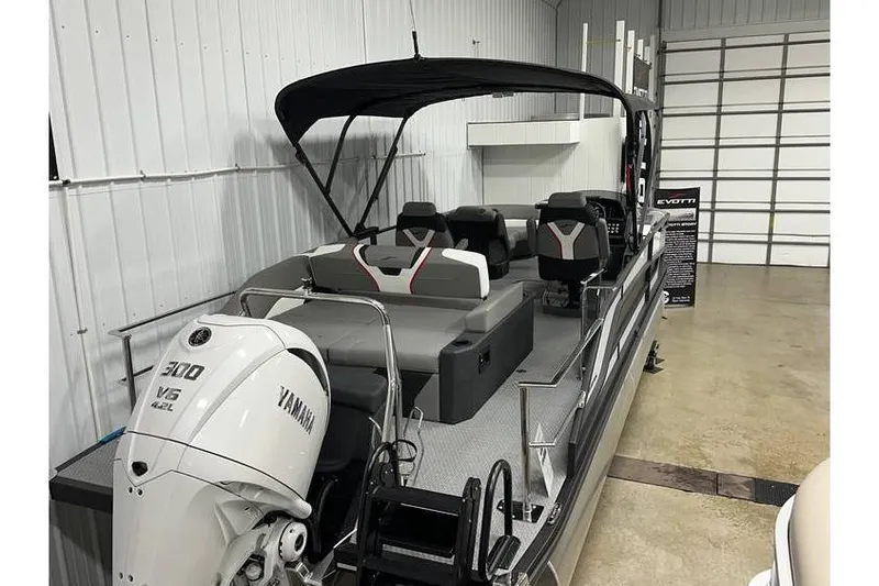 Slide: The Image of 2026 Evotti 723CS pontoon boat with Yamaha 300 V6 engine in a showroom. - 8