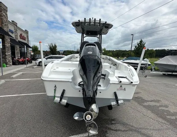 Slide: The Image of Sea Pro 222 CC W/200HP 2025 - 6