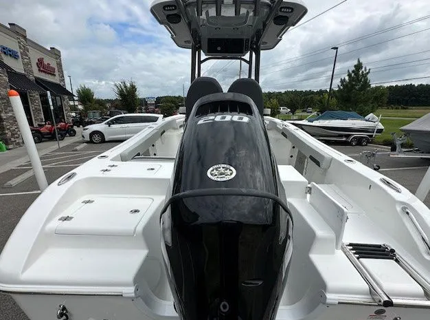 Slide: The Image of Sea Pro 222 CC W/200HP 2025 - 7