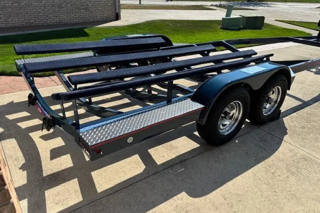 Slide: The Image of Trailer for 2007 Chris-Craft Corsair 25 boat, parked on driveway. - 24