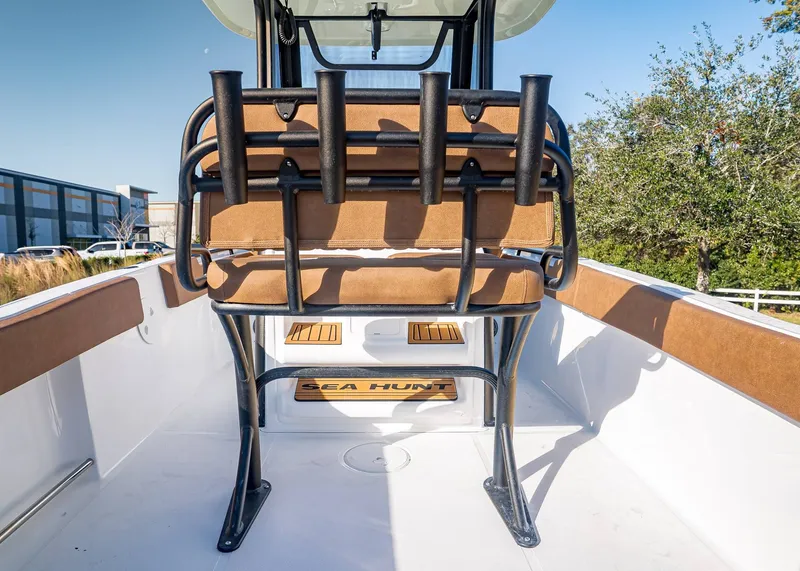 Slide: The Image of Sea Hunt Ultra 235 SE 2026 - 10