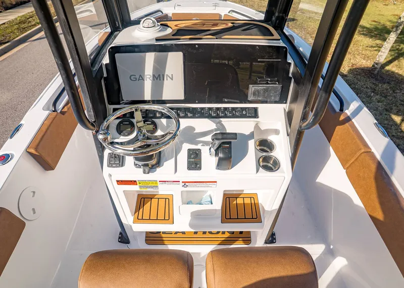 Slide: The Image of Sea Hunt Ultra 235 SE 2026 - 14