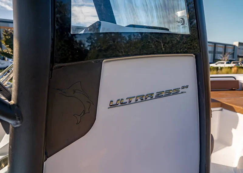 Slide: The Image of Sea Hunt Ultra 235 SE 2026 - 17