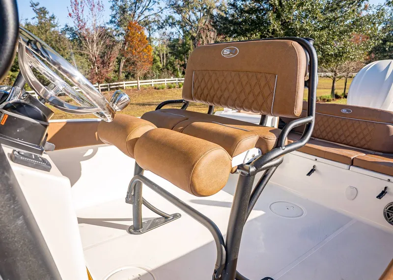 Slide: The Image of Sea Hunt Ultra 235 SE 2026 - 18