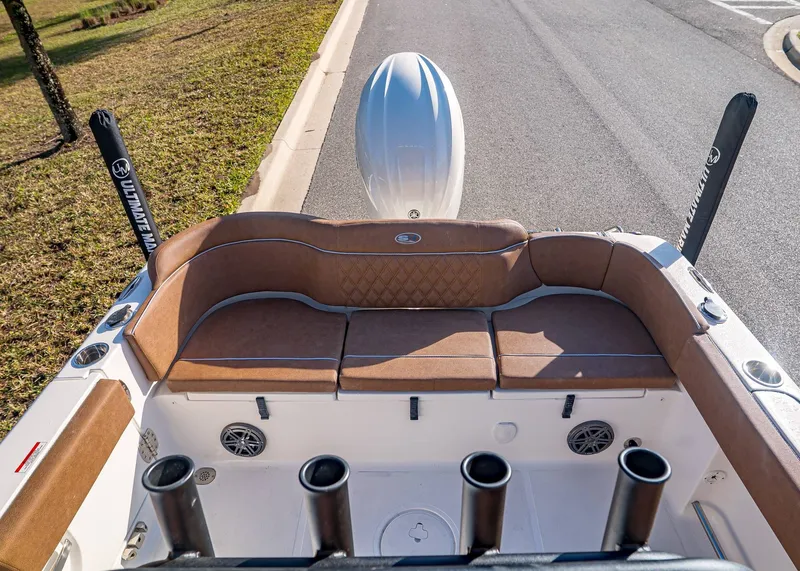 Slide: The Image of Sea Hunt Ultra 235 SE 2026 - 5