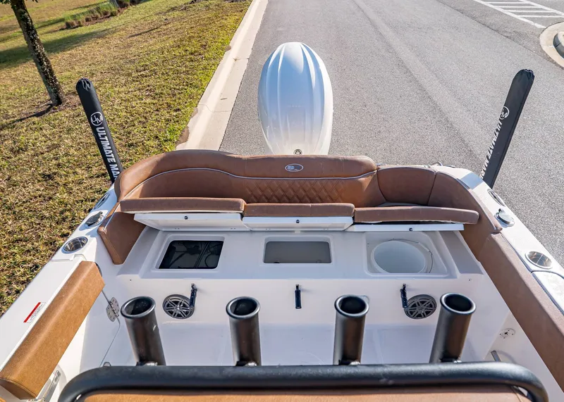 Slide: The Image of Sea Hunt Ultra 235 SE 2026 - 7