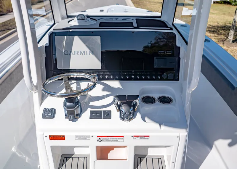 Slide: The Image of Sea Hunt Ultra 265 SE 2026 - 17