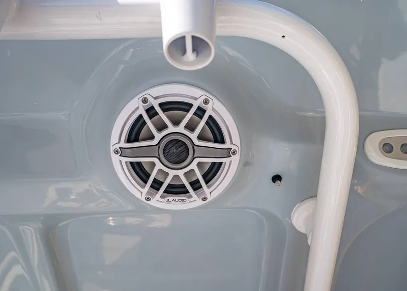 Slide: The Image of Sea Hunt Ultra 265 SE 2026 - 15