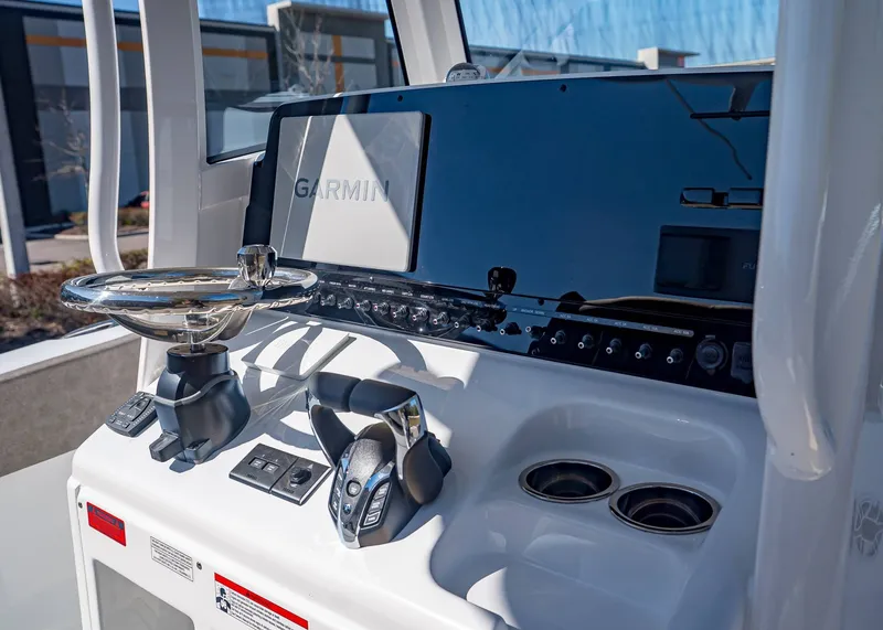 Slide: The Image of Sea Hunt Ultra 265 SE 2026 - 19