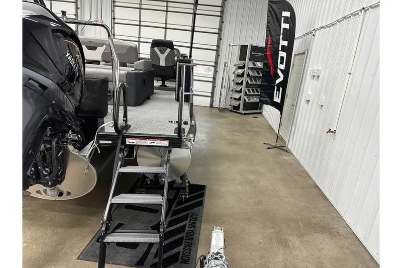 Slide: The Image of Evotti 521CS 2026 boat in showroom with ladder and promotional banner. - 23