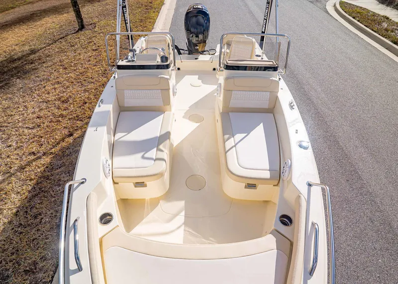 Slide: The Image of Scout 188 Sport Dorado 2026 - 17