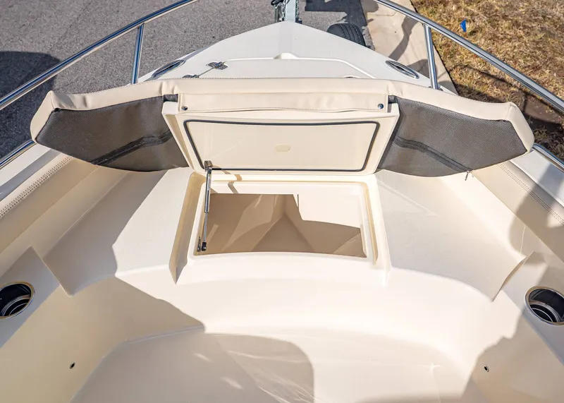 Slide: The Image of Scout 188 Sport Dorado 2026 - 23