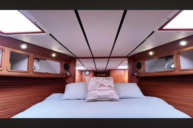 Slide: The Image of Luxurious cabin interior of 2002 Transpacific Marine EAGLE 53 yacht with cozy bedding. - 18