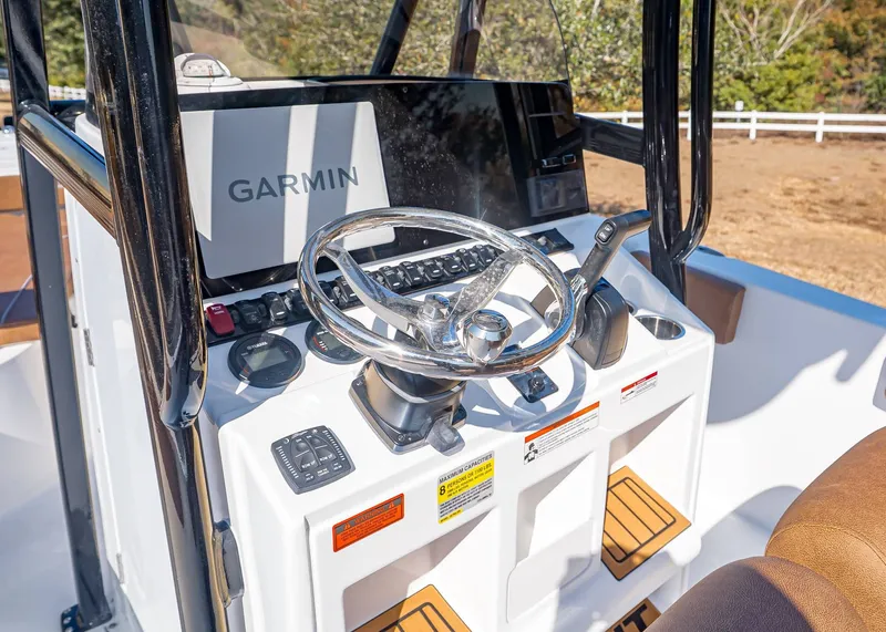 Slide: The Image of Sea Hunt Ultra 229 2026 - 16