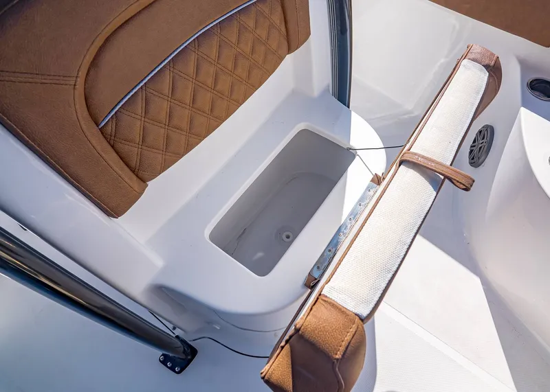 Slide: The Image of Sea Hunt Ultra 229 2026 - 21