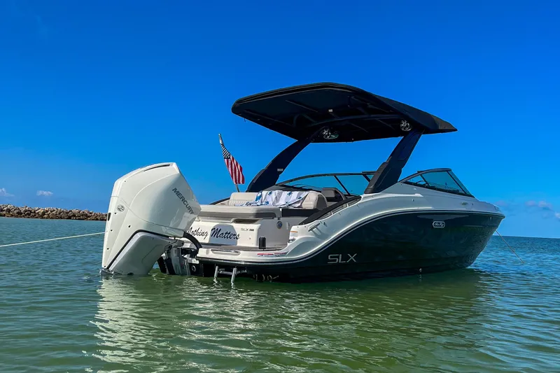 Slide: The Image of Sea Ray SLX 260 Outboard 2023 - 1