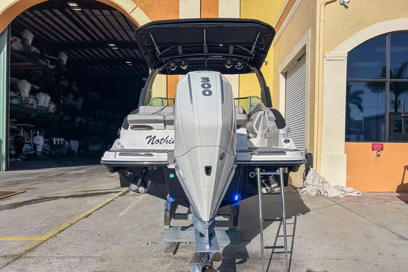 Slide: The Image of Sea Ray SLX 260 Outboard 2023 - 10