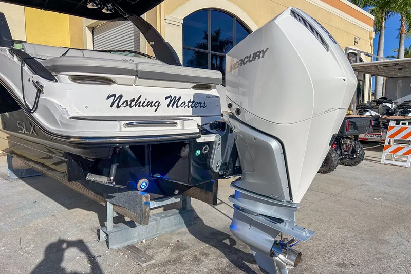 Slide: The Image of Sea Ray SLX 260 Outboard 2023 - 11