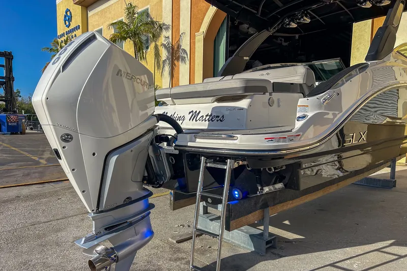 Slide: The Image of Sea Ray SLX 260 Outboard 2023 - 12
