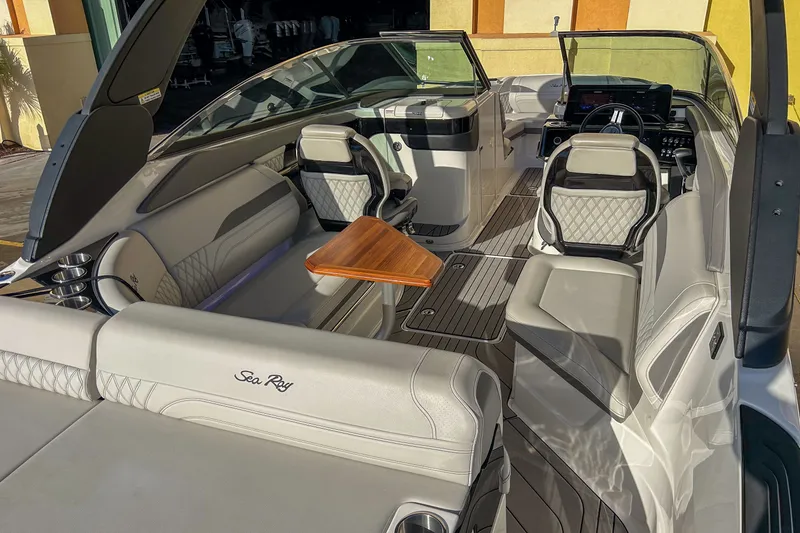 Slide: The Image of Sea Ray SLX 260 Outboard 2023 - 13