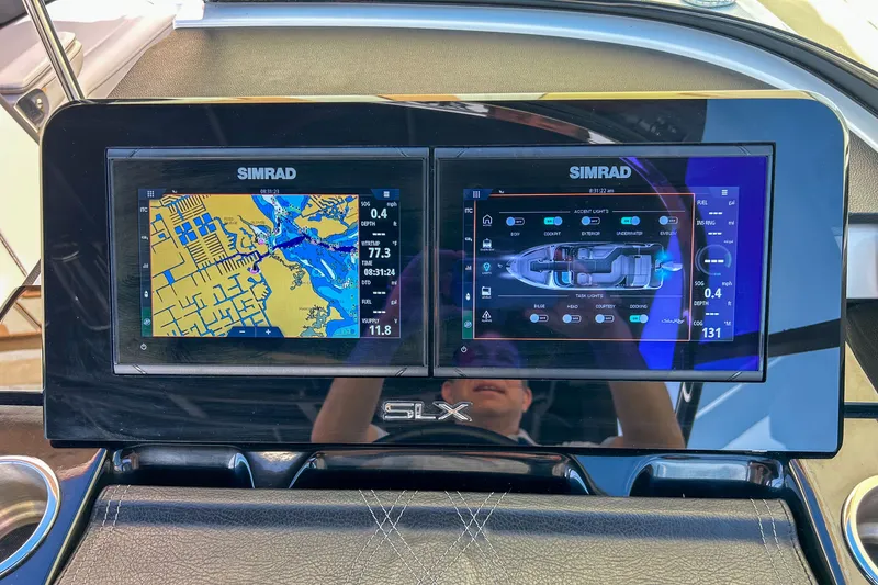 Slide: The Image of Sea Ray SLX 260 Outboard 2023 - 15