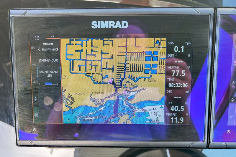 Slide: The Image of Sea Ray SLX 260 Outboard 2023 - 17