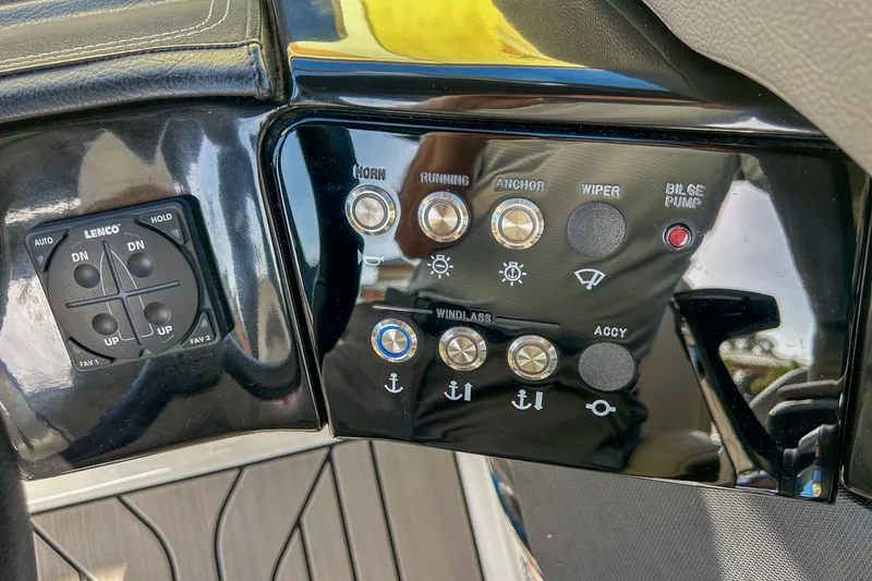 Slide: The Image of Sea Ray SLX 260 Outboard 2023 - 18