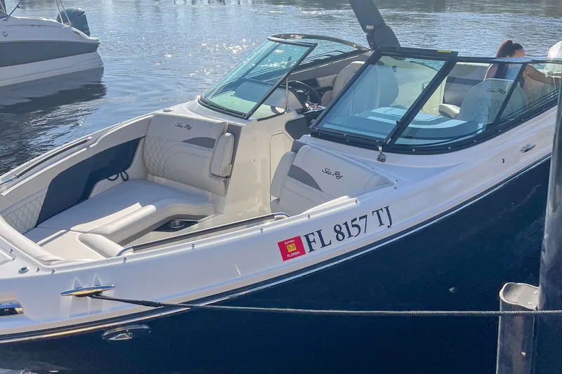 Slide: The Image of Sea Ray SLX 260 Outboard 2023 - 2