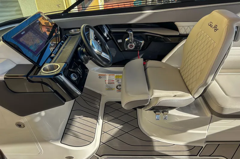 Slide: The Image of Sea Ray SLX 260 Outboard 2023 - 20