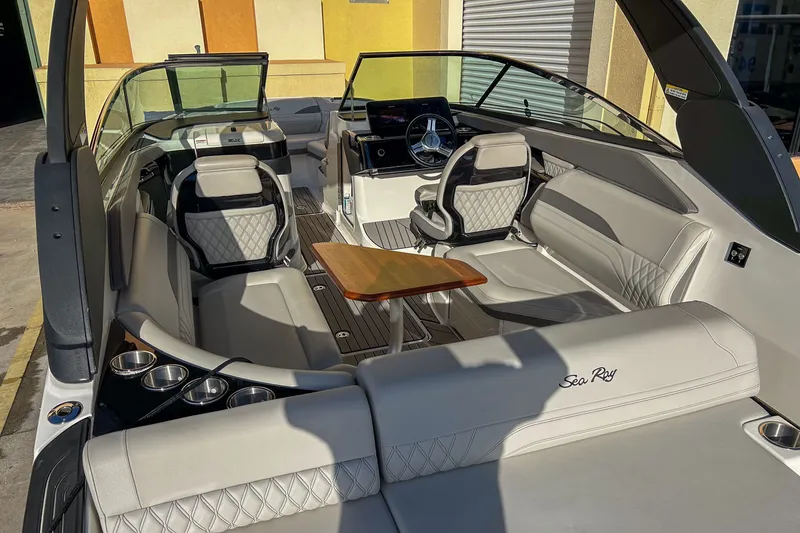 Slide: The Image of Sea Ray SLX 260 Outboard 2023 - 23