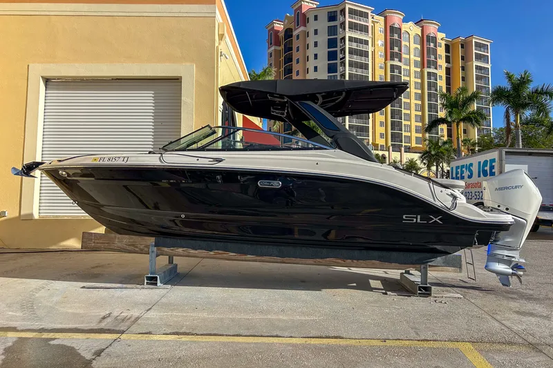 Slide: The Image of Sea Ray SLX 260 Outboard 2023 - 3