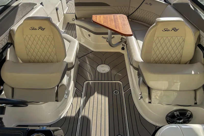 Slide: The Image of Sea Ray SLX 260 Outboard 2023 - 31