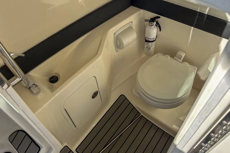 Slide: The Image of Sea Ray SLX 260 Outboard 2023 - 34
