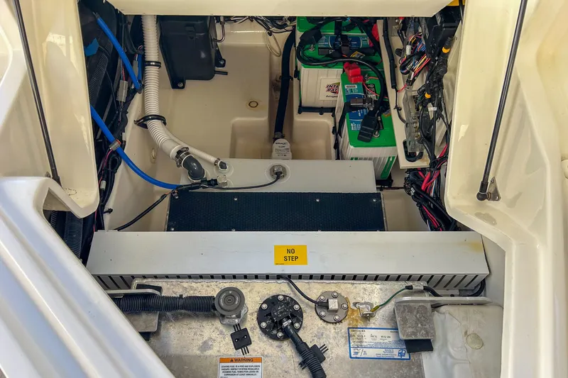 Slide: The Image of Sea Ray SLX 260 Outboard 2023 - 40