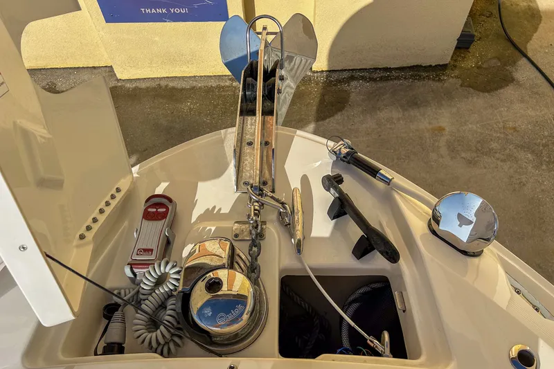 Slide: The Image of Sea Ray SLX 260 Outboard 2023 - 43
