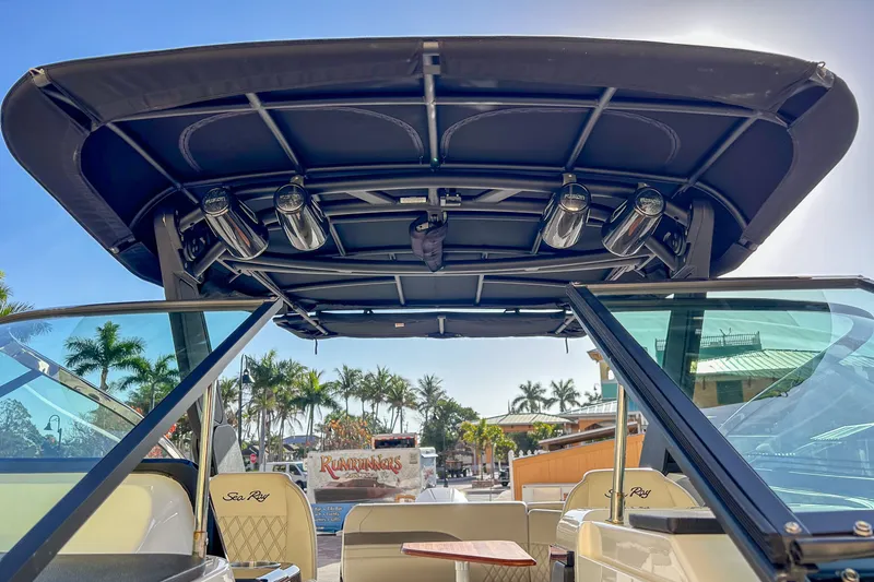 Slide: The Image of Sea Ray SLX 260 Outboard 2023 - 48