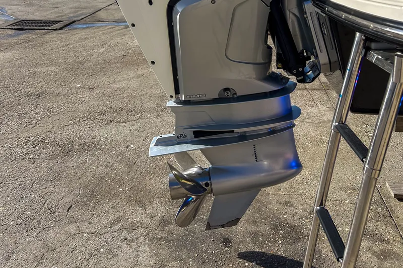 Slide: The Image of Sea Ray SLX 260 Outboard 2023 - 52