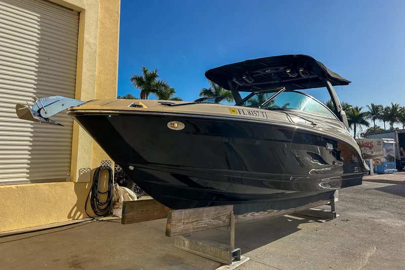 Slide: The Image of Sea Ray SLX 260 Outboard 2023 - 6