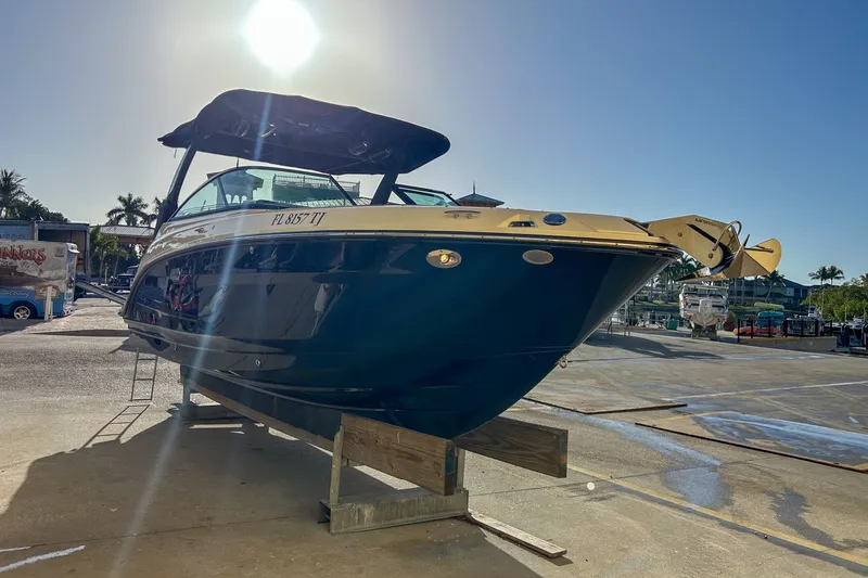 Slide: The Image of Sea Ray SLX 260 Outboard 2023 - 8